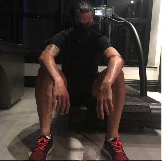 Messi xam hinh voi ban gai anh 1