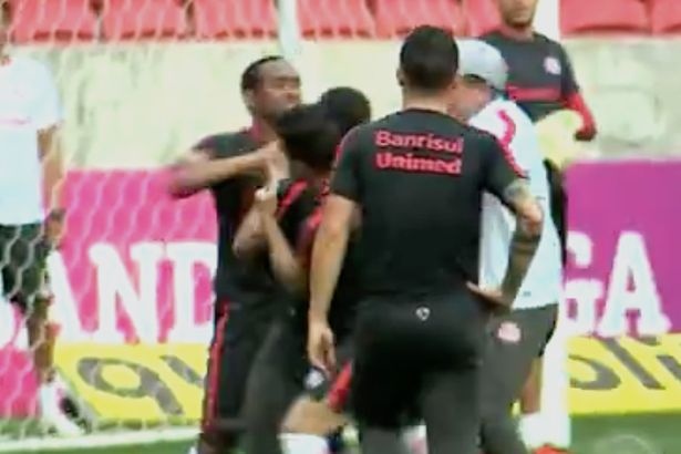 Anderson dam dong doi chay mau hinh anh