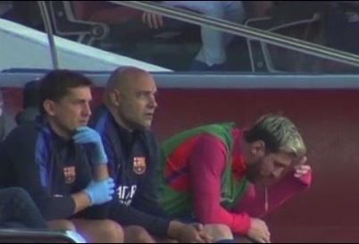 Messi non khan ngay tren ghe du bi hinh anh