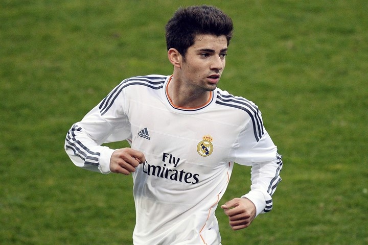 Con trai tai hien tuyet pham panenka cua Zidane hinh anh