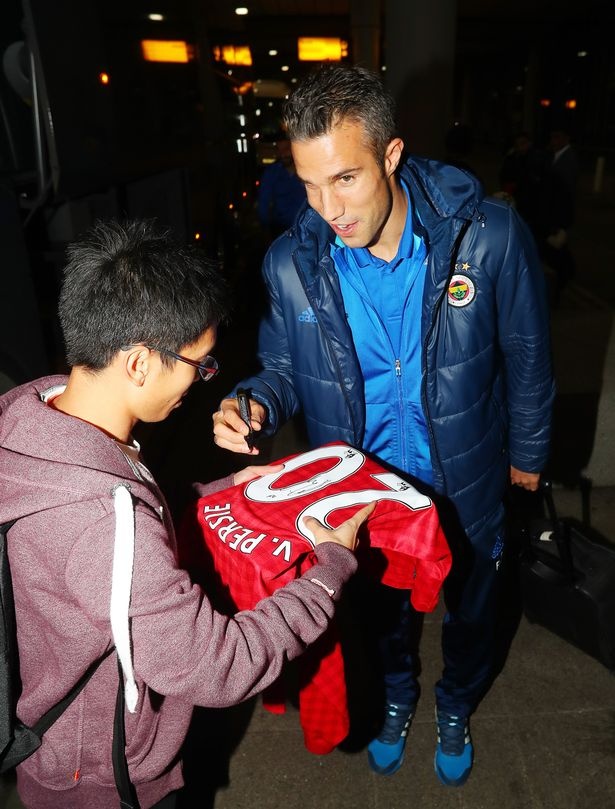 Tran MU vs Fenerbahce anh 3