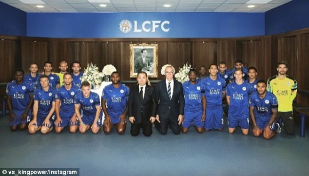 Leicester quy goi tuong niem nha vua Thai Lan hinh anh