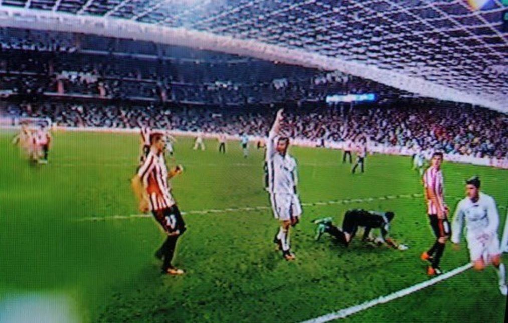 Bao Anh: Ronaldo to Morata ghi ban o the viet vi hinh anh