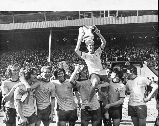 Arsenal mac ao co dien anh 7