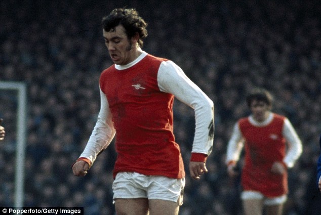 Arsenal mac ao co dien anh 8