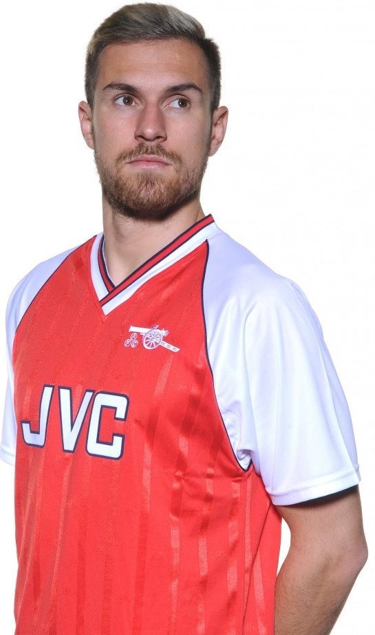 Arsenal mac ao co dien anh 1