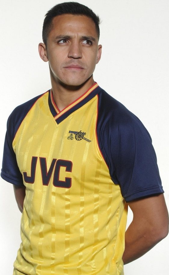 Arsenal mac ao co dien anh 2