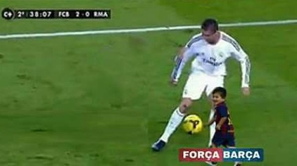 Anh che ngay dau di hoc, con trai Messi xo hang CR7 hinh anh