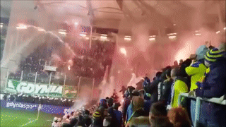 Canh tuong CDV tan cong nhau bang 40 qua phao sang hinh anh