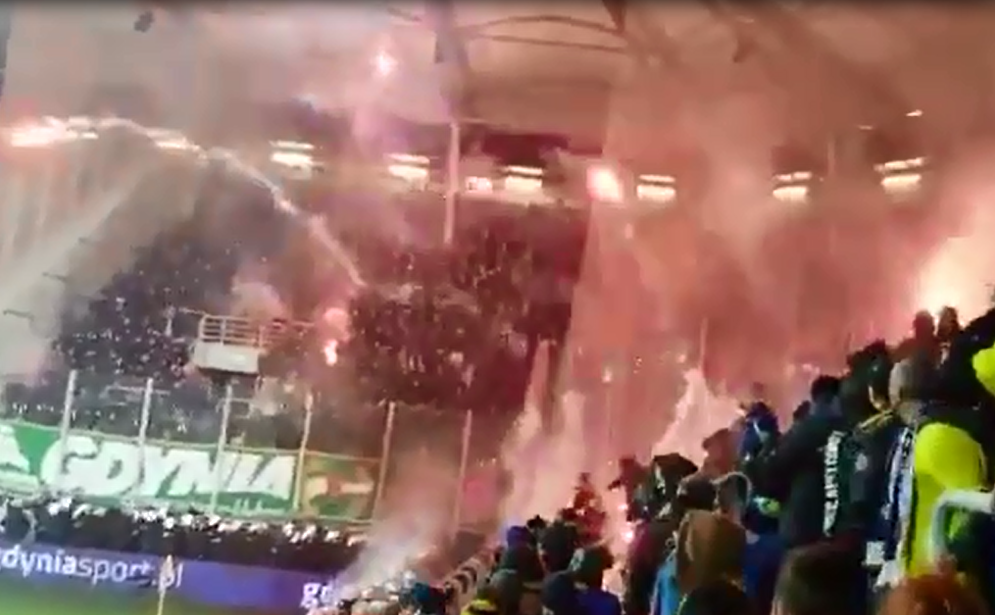 Co dong vien tan cong bang phao sang hinh anh