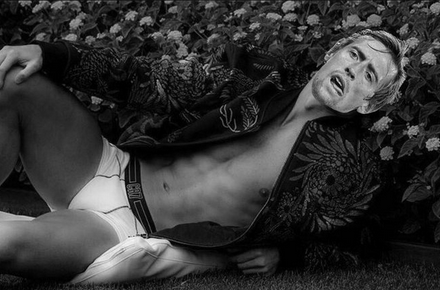 Ronaldo đăng ảnh tạo dáng bên bụi hoa ảnh 9 Ronaldo dang anh tao dang ben bui hoa anh 9