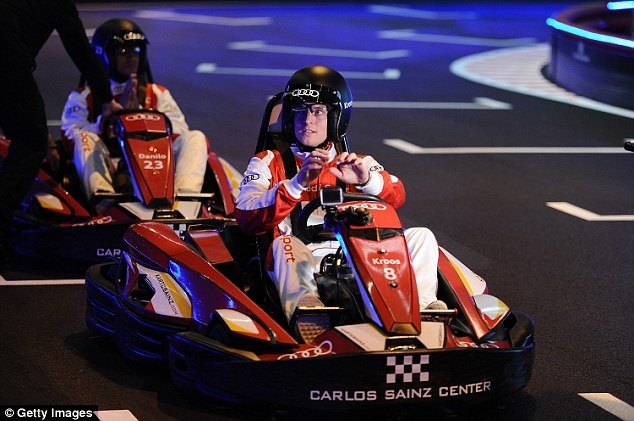 Sao Real nhan xe cua nha tai tro anh 13