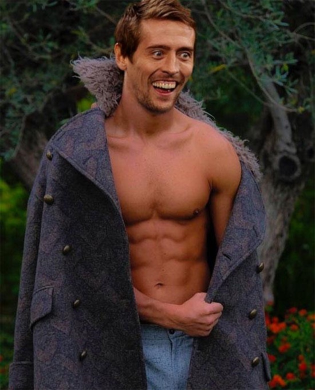 Ronaldo đăng ảnh tạo dáng bên bụi hoa ảnh 8 Ronaldo dang anh tao dang ben bui hoa anh 8