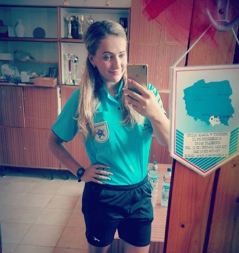 nu trong tai duoc cau thu cau hon anh 4