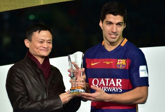 De che cua Jack Ma sap ngu tri tren ao Barca hinh anh