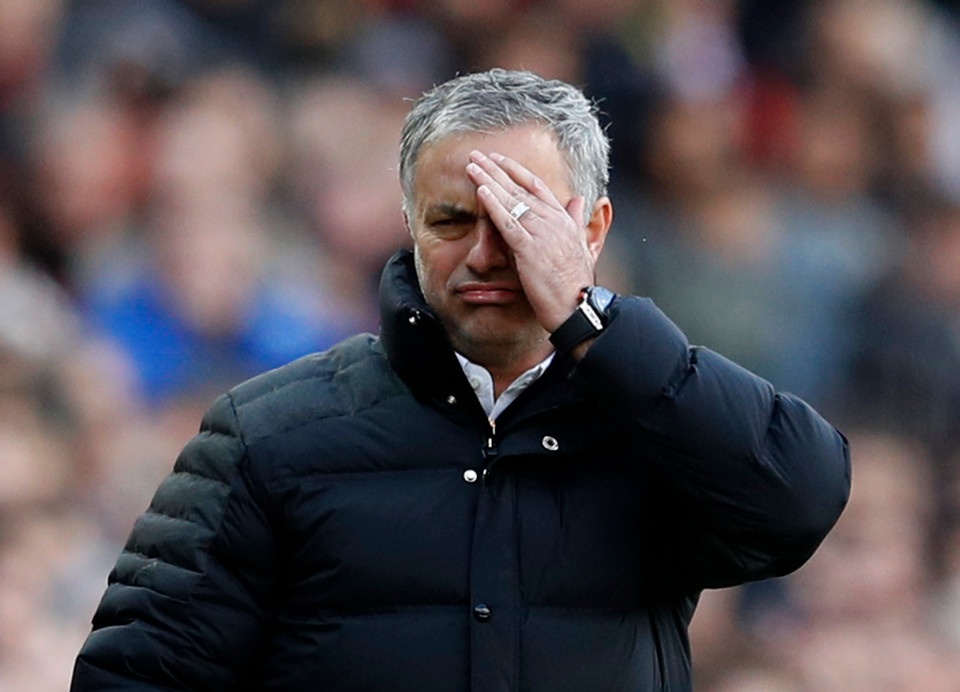 Mourinho: ‘Arsenal qua may, MU den dui nhat Ngoai hang’ hinh anh