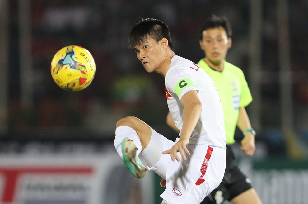 Cong Vinh len ngang hang Neymar o top 10 chan sut DTQG hinh anh