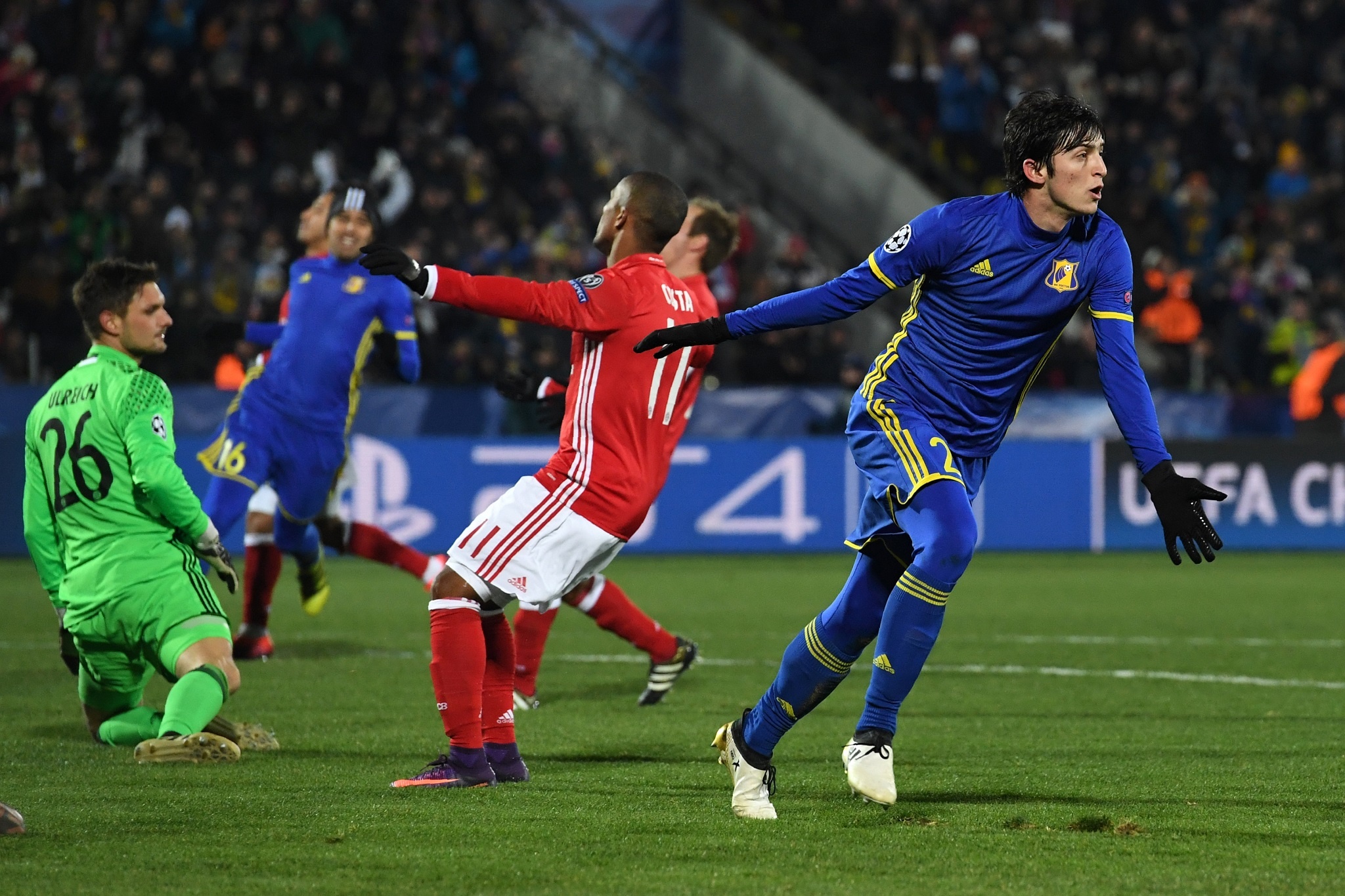 Tran Rostov vs Bayern Munich anh 8