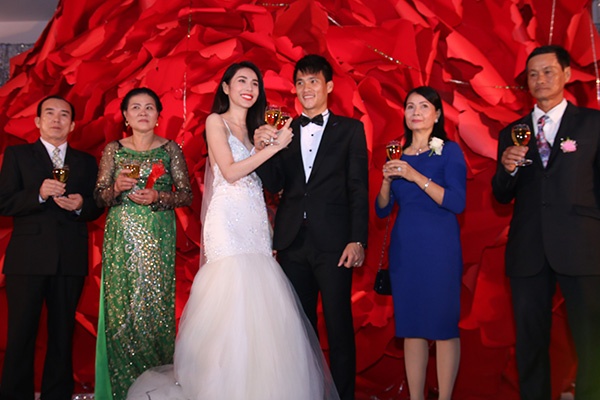 video Công Vinh mừng sinh nhật Thủy Tiên ảnh 1 video Cong Vinh mung sinh nhat Thuy Tien anh 1