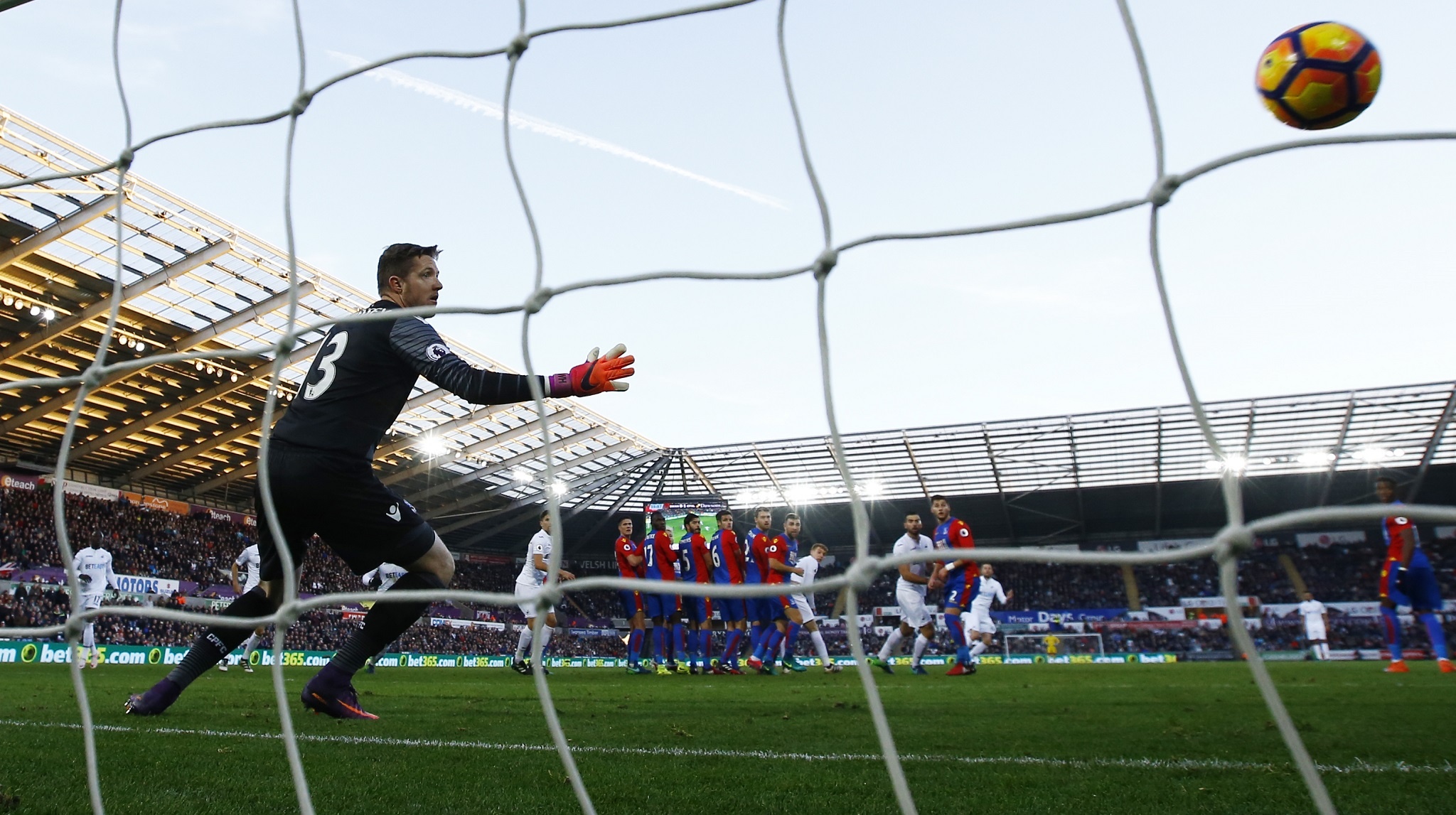 Tran Swansea 5-4 Crystal Palace anh 3