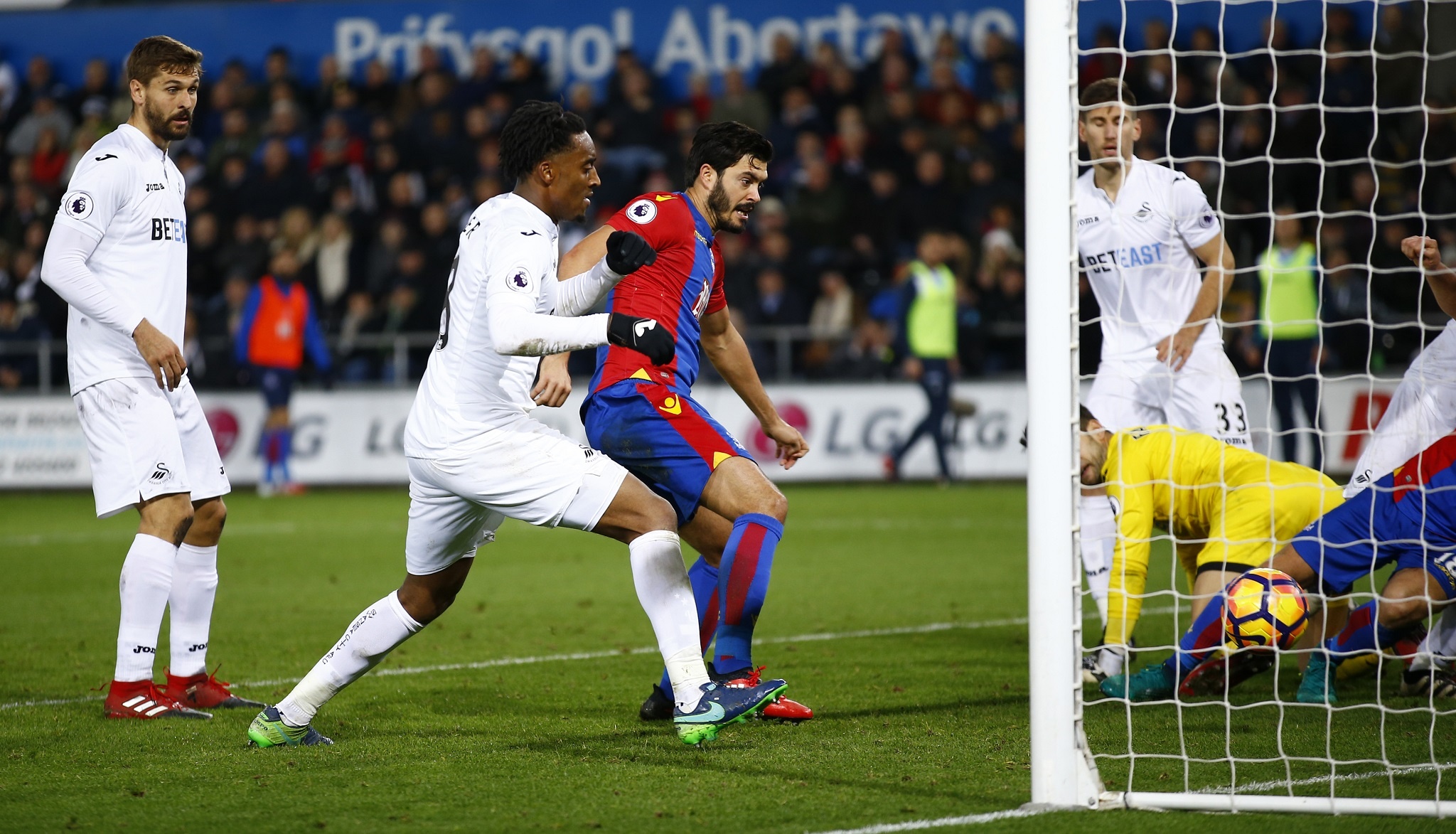 Tran Swansea 5-4 Crystal Palace anh 6