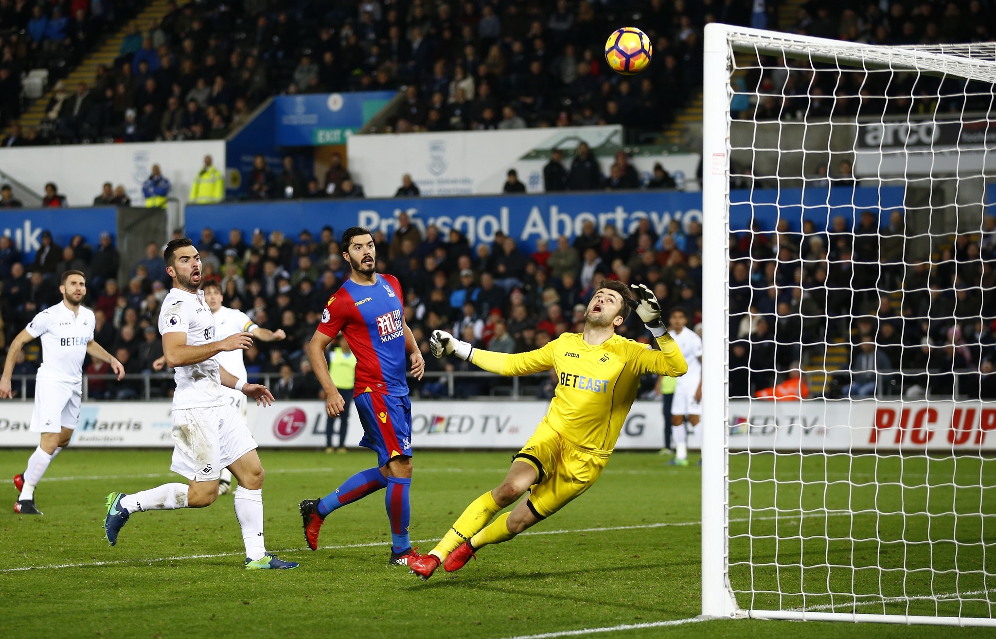 Tran Swansea 5-4 Crystal Palace anh 7