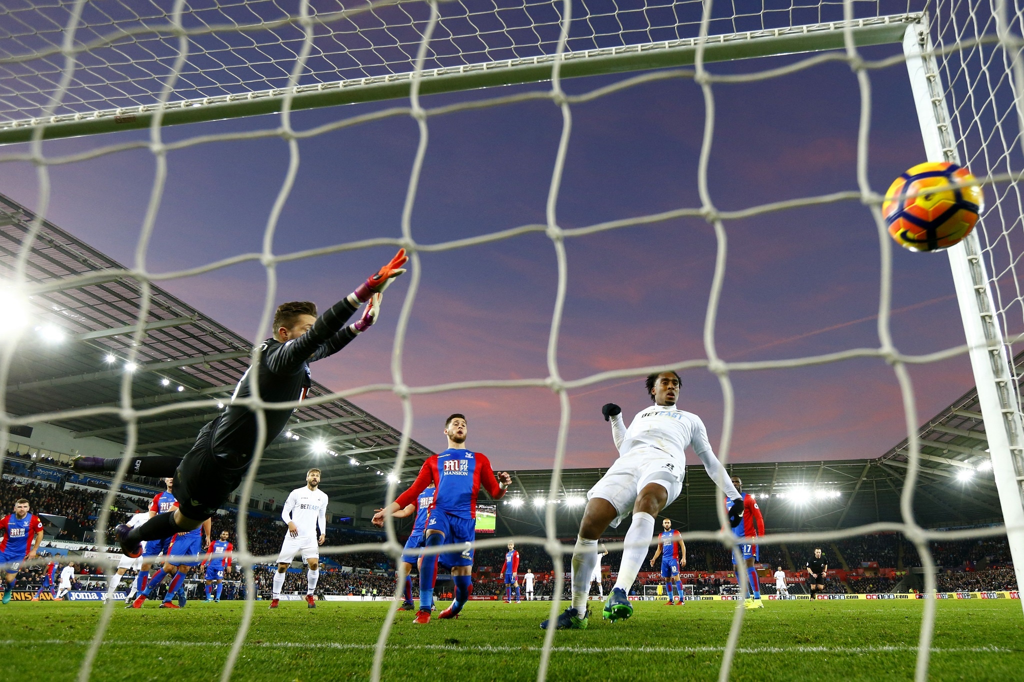 Tran Swansea 5-4 Crystal Palace anh 5