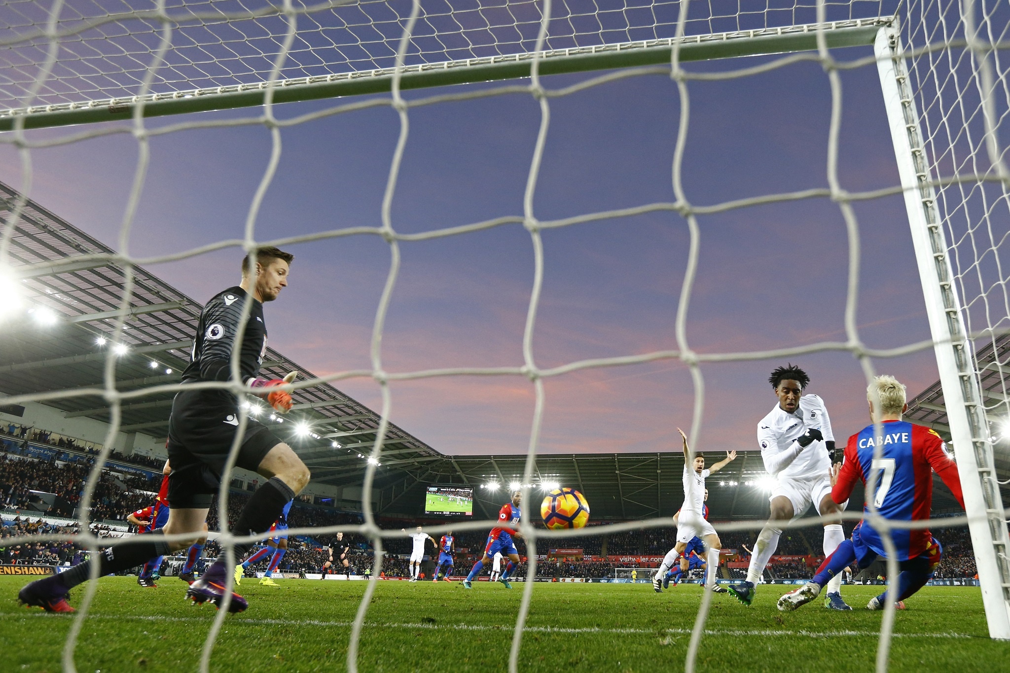 Tran Swansea 5-4 Crystal Palace anh 4