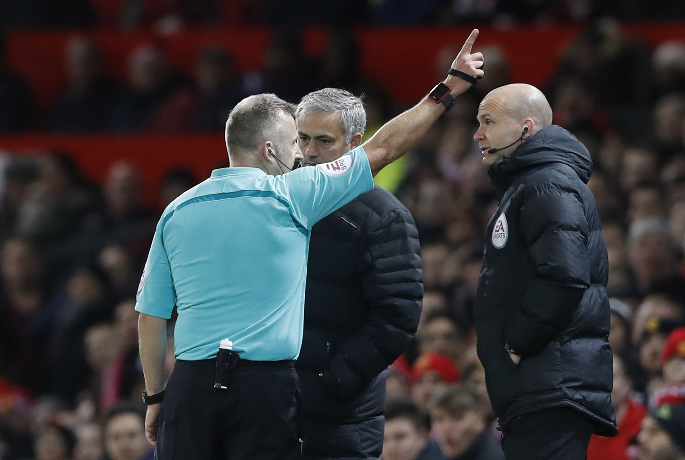 Mourinho bi duoi anh 5