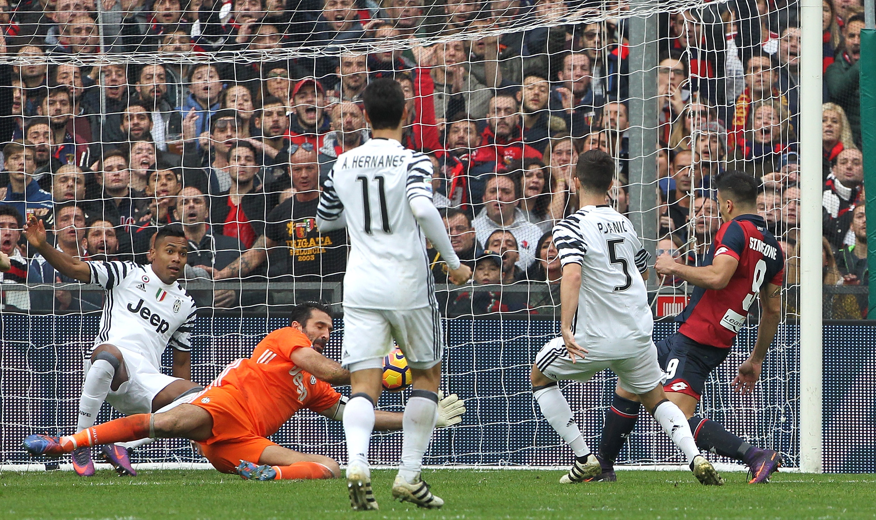 Tran Genoa vs Juventus anh 2