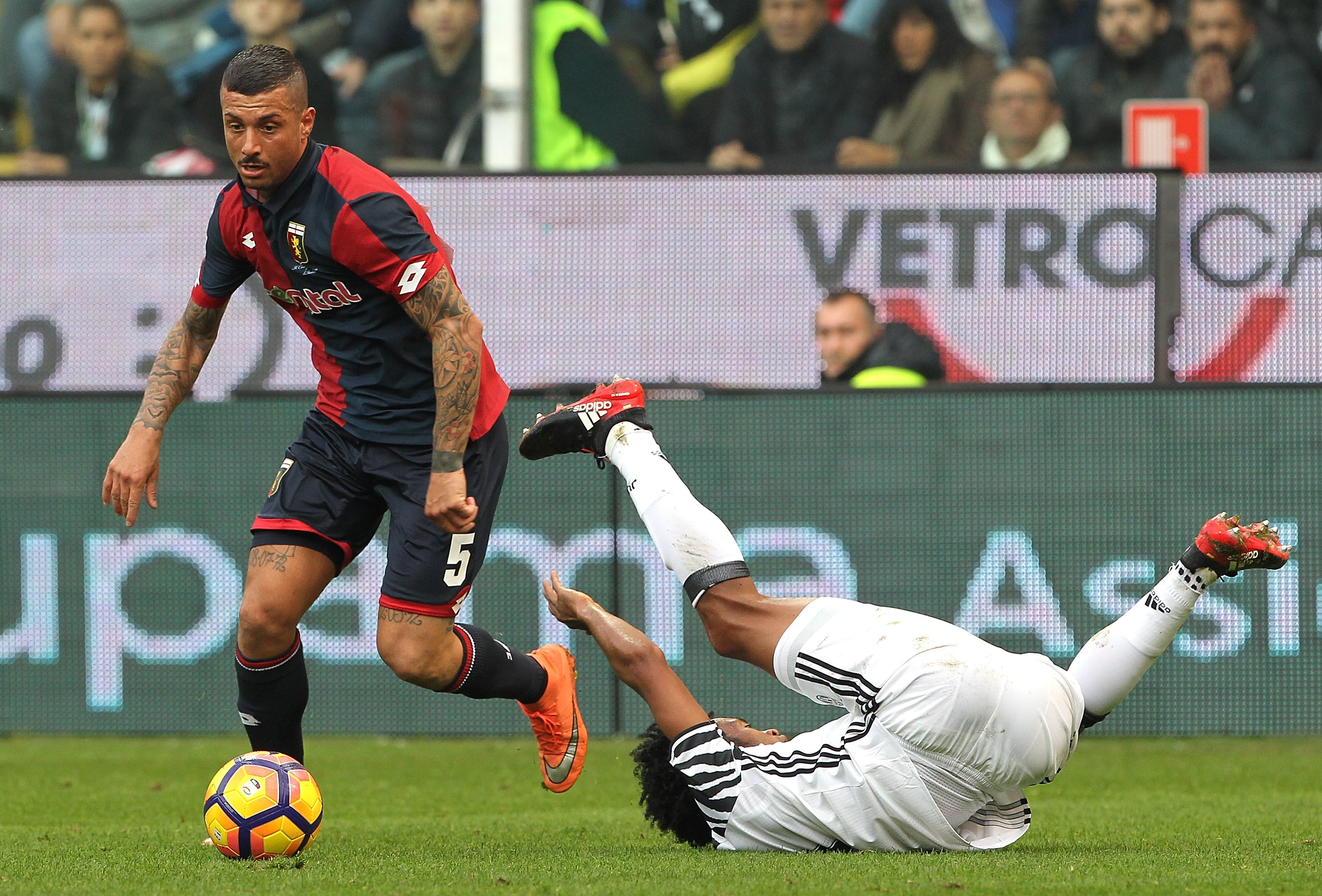 Tran Genoa vs Juventus anh 1