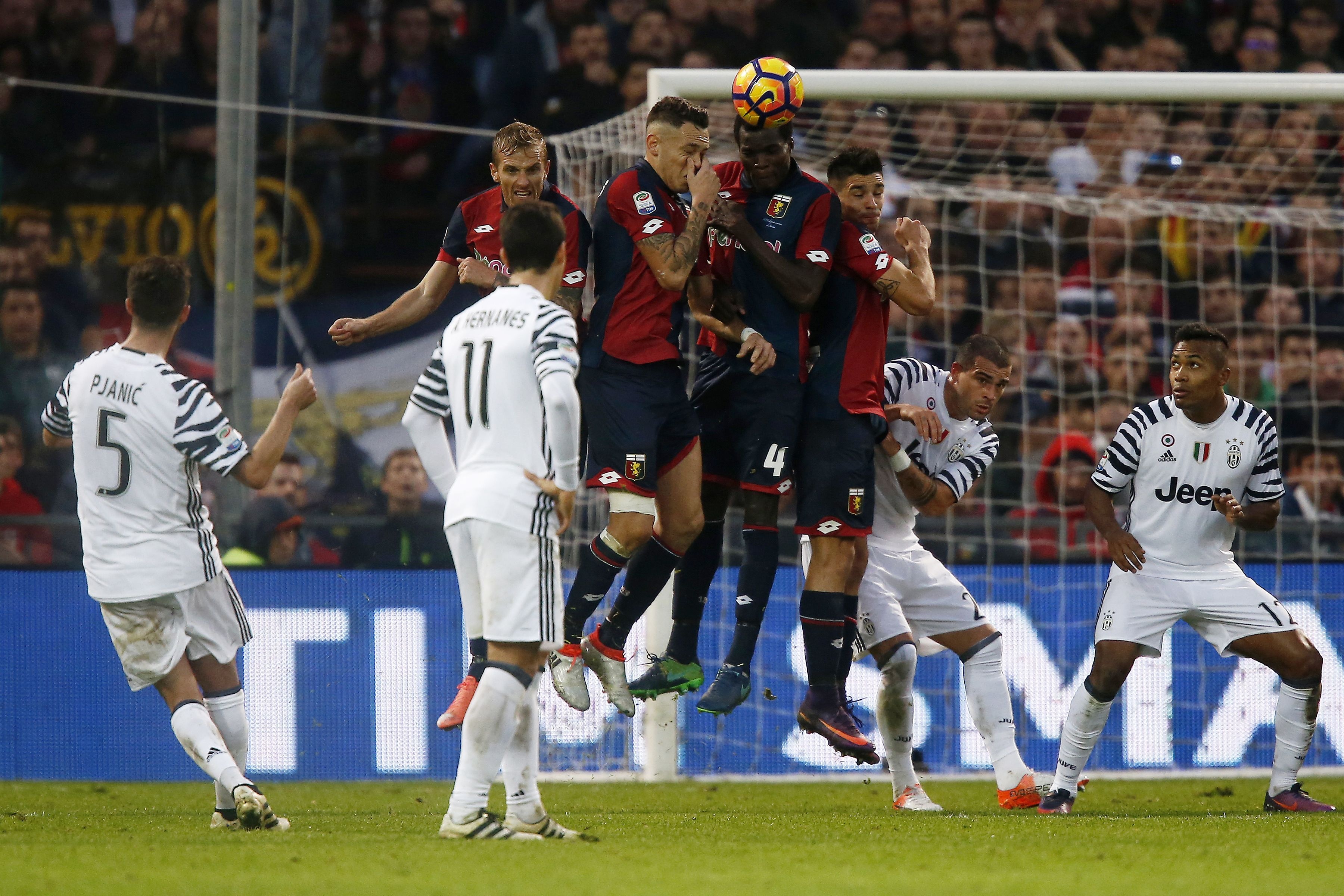 Tran Genoa vs Juventus anh 6