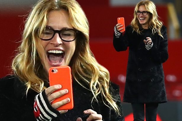 Sieu sao dien anh Julia Roberts den xem MU thi dau hinh anh
