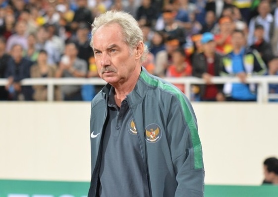 Indonesia vat va doi pho voi hang thu chap va hinh anh