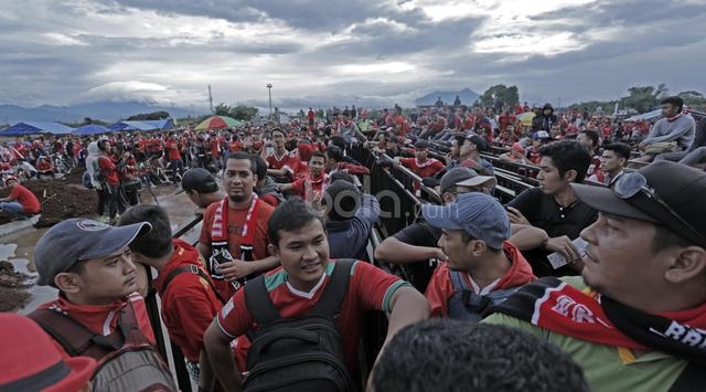 khong khi truoc tran anh 5