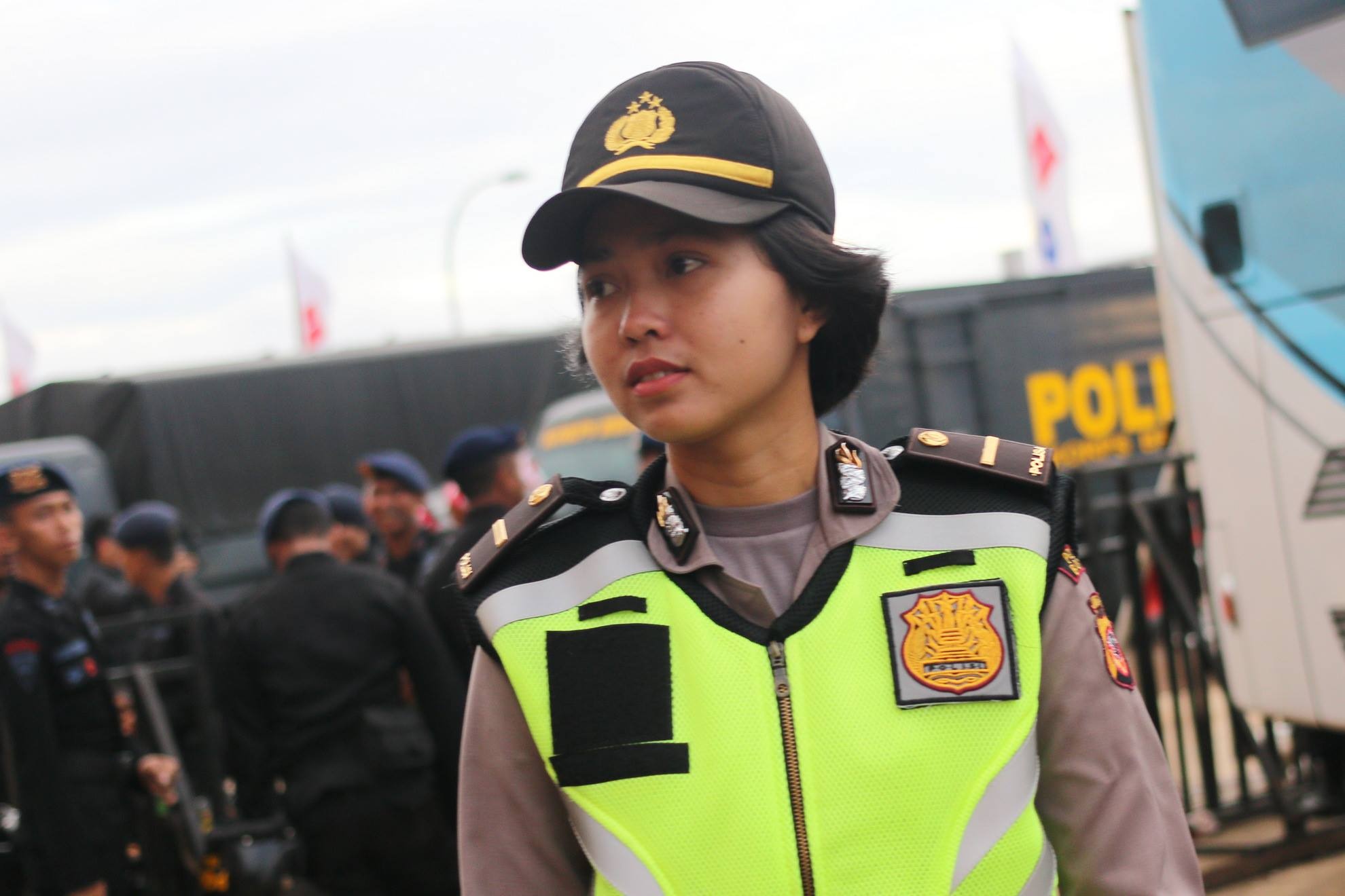 khong khi truoc tran anh 10