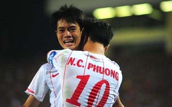 Van Toan chup trom Cong Phuong ngu tren xe buyt hinh anh