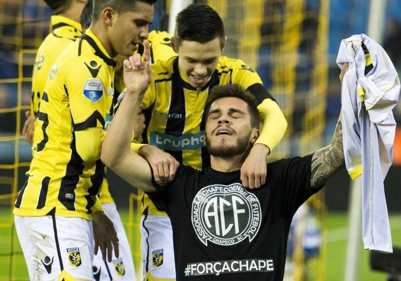 Cau thu thoat the vang vi ly do dac biet khi coi ao an mung hinh anh