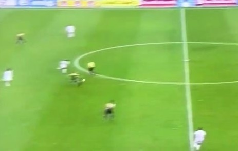 Sieu pham da noi ghi ban tu 70 met hinh anh