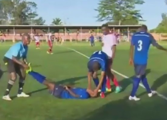 Cầu thủ đột tử sau khi ghi bàn ảnh 2 Cau thu dot tu sau khi ghi ban anh 2