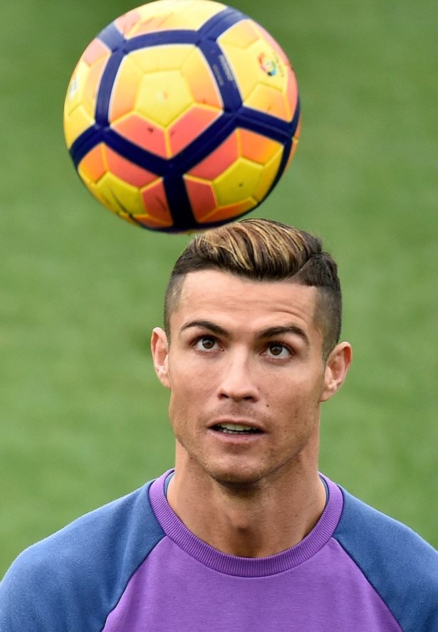 Ronaldo nhuộm tóc vàng ảnh 1 Ronaldo nhuom toc vang anh 1