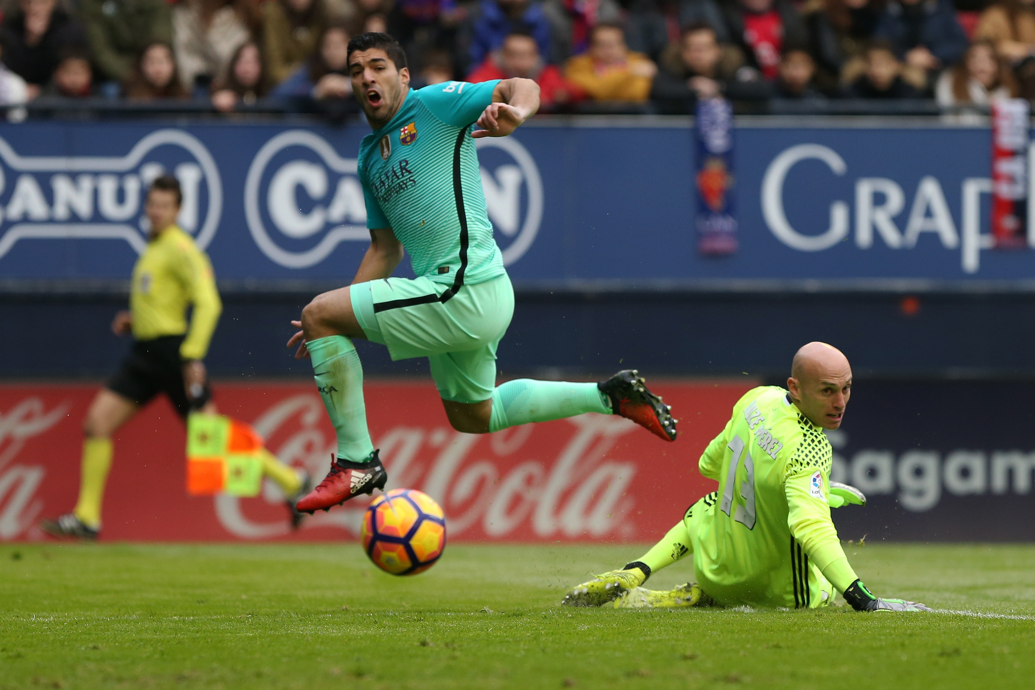 Tran Osasuna vs Barcelona anh 2