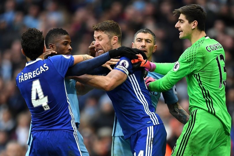 Chelsea doi mat nguy co bi tru diem hinh anh