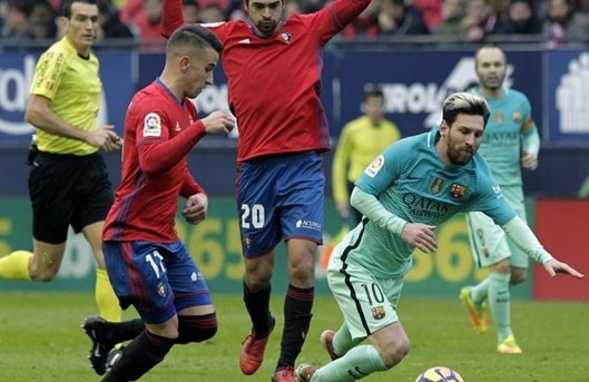 ‘Ronaldo chang bao gio choi dep nhu Messi’ hinh anh