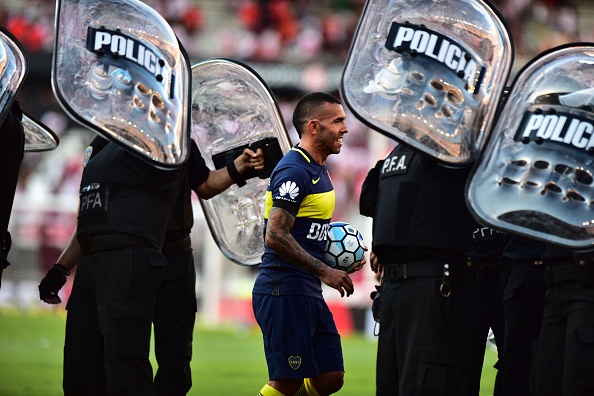 Sieu pham cua long cua Tevez hinh anh