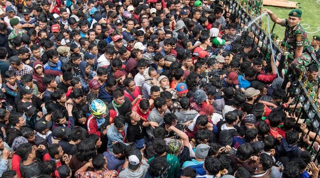 Bien nguoi Indonesia kho so san ve chung ket AFF Cup hinh anh