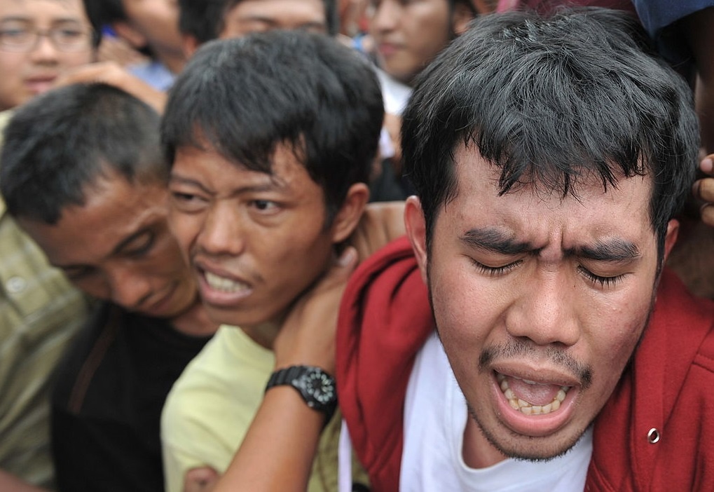 CDV Indonesia trang dem, chen lan nghet tho tim ve chung ket hinh anh