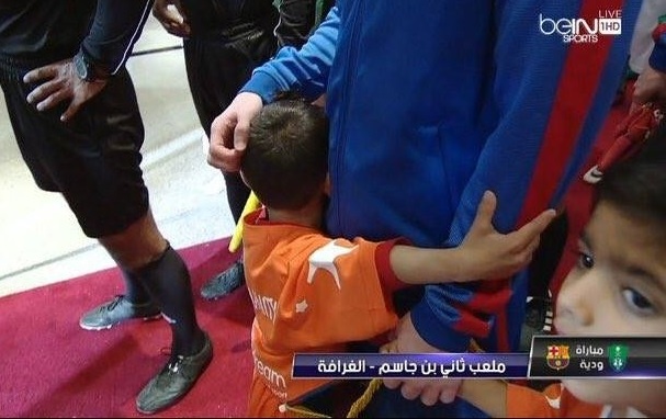 cau be tui nylon gap Messi anh 4