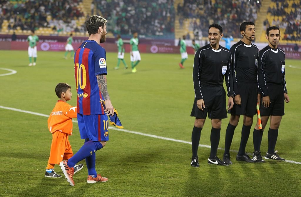 cau be tui nylon gap Messi anh 9