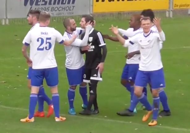 cầu thủ từ chối nhận penalty ảnh 1 cau thu tu choi nhan penalty anh 1